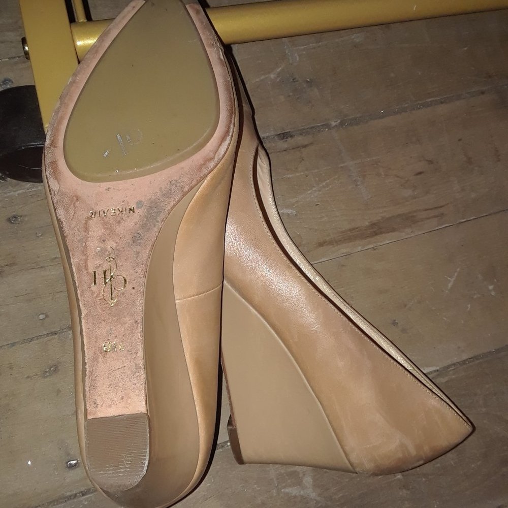 Cole Haan beige wedges. SZ. 7.5 - Picture 4 of 4